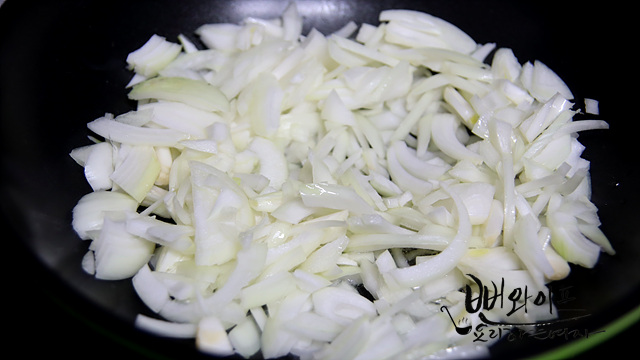 Caramelize the onions — step photo 1