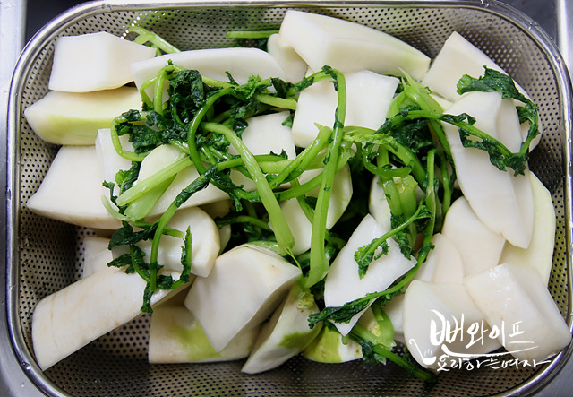 Salt the radishes — step photo 2