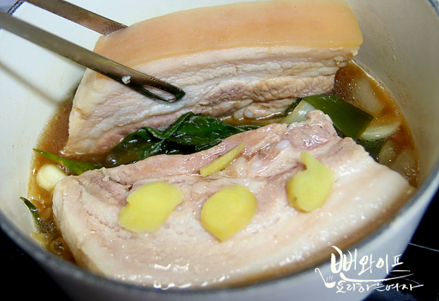 Simmer the pork — step photo 1