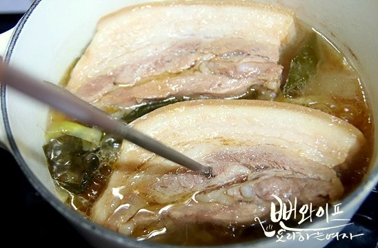 Simmer the pork — step photo 2