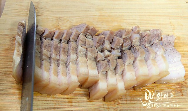 Slice the pork — step photo
