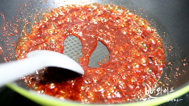 Simmer the seasoning sauce — step photo