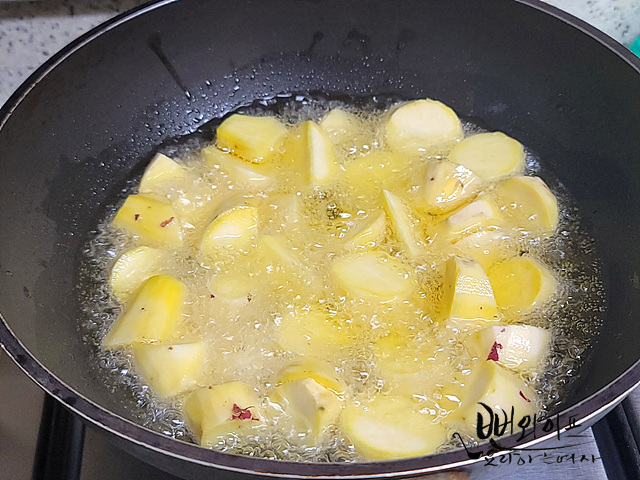 Fry the sweet potatoes — step photo 1