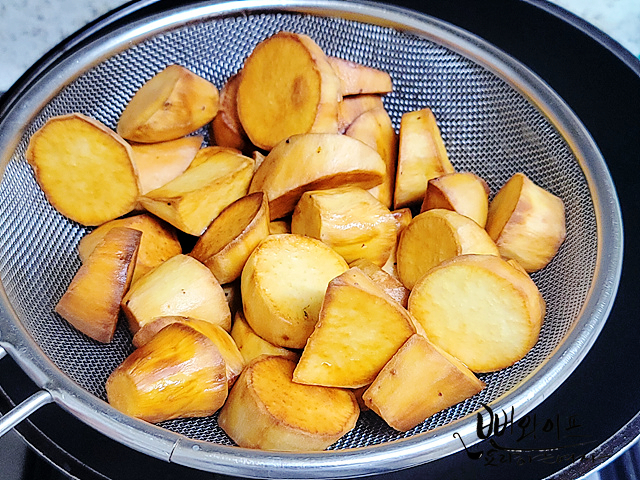 Fry the sweet potatoes — step photo
