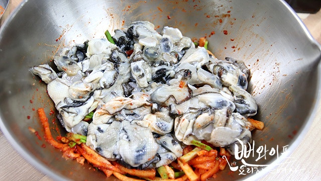 Seasoning and tossing — step photo 2