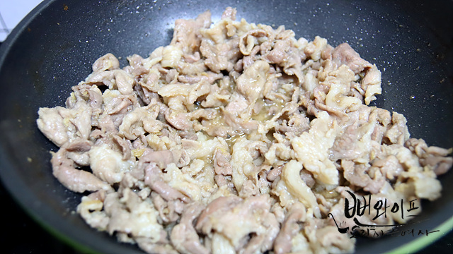 Stir-fry the meat — step photo 1