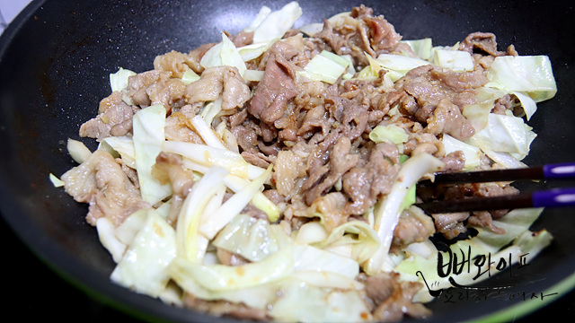 Stir-fry the meat — step photo 1