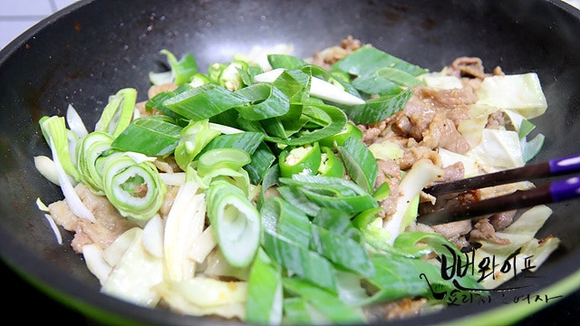 Stir-fry the meat — step photo 2