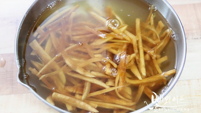 大根の醤油漬けの和え物を作る — 手順の写真 1
