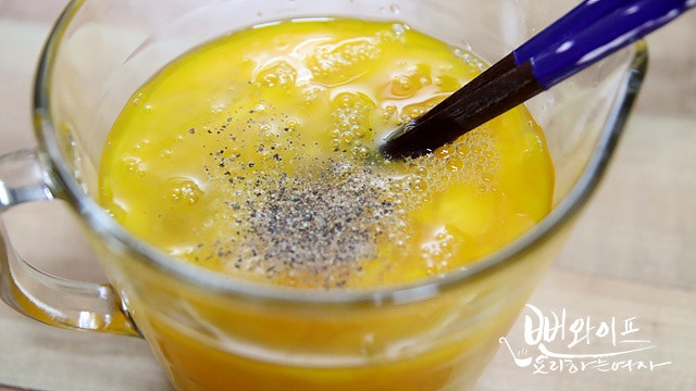 Make the egg mixture — step photo 3