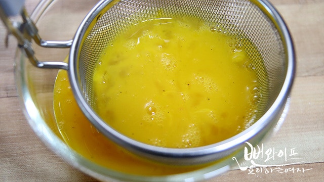 Make the egg mixture — step photo 1