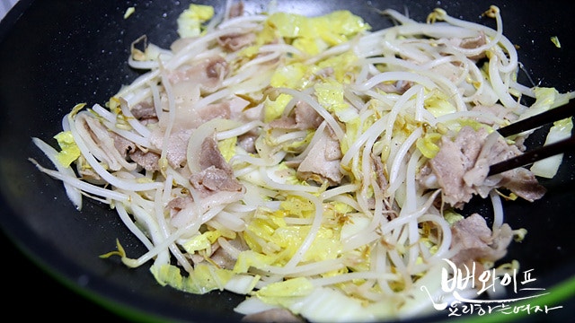 肉と野菜を炒める — 手順の写真