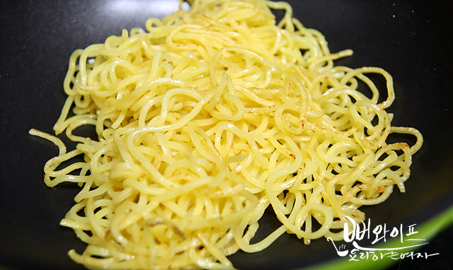 麺を炒める — 手順の写真