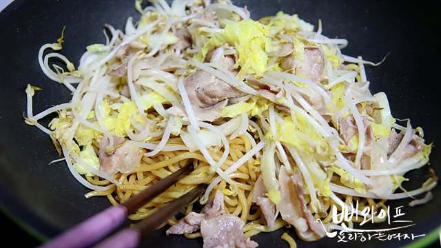 肉と野菜を加えて仕上げる — 手順の写真