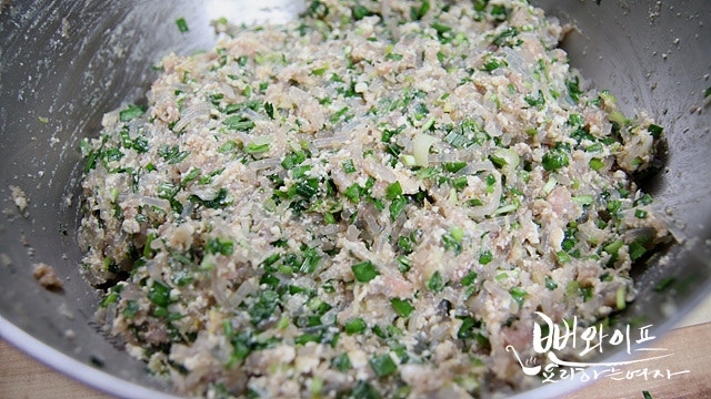 Season the dumpling filling — step photo 1