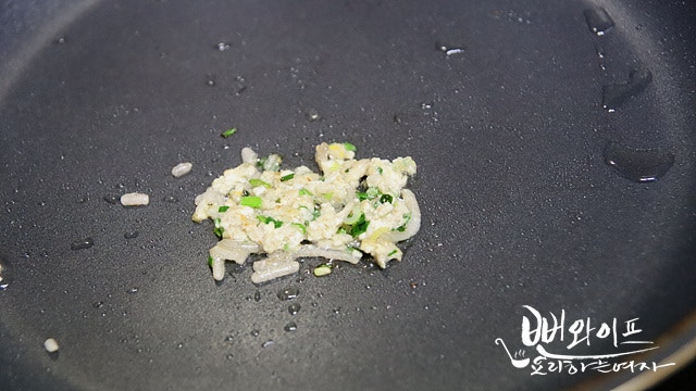 Season the dumpling filling — step photo 2