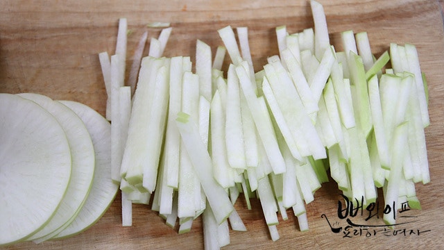 Slice the ingredients — step photo 1