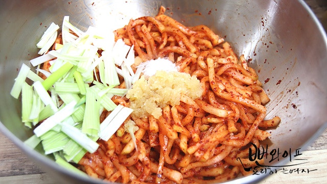 Toss with seasonings — step photo 1