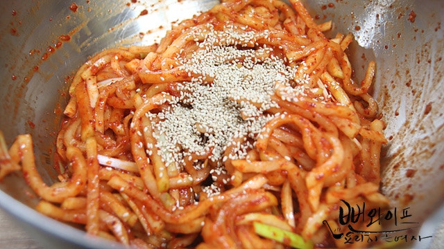 Toss with seasonings — step photo 1