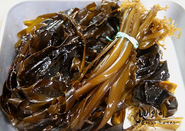Clean the fresh seaweed — step photo 1