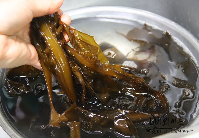 Clean the fresh seaweed — step photo 2