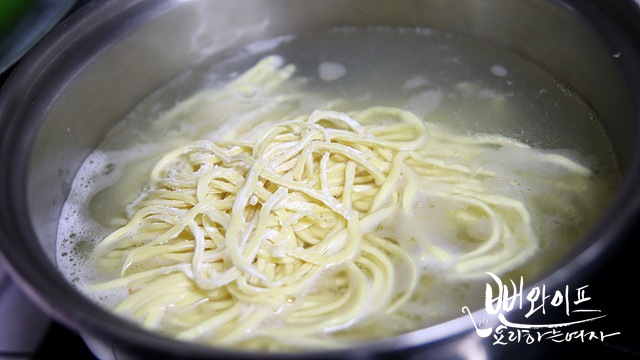 麺をゆでる — 手順の写真 2