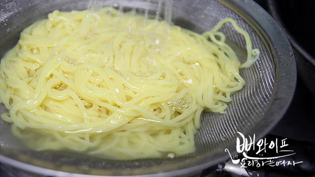 麺をゆでる — 手順の写真 2