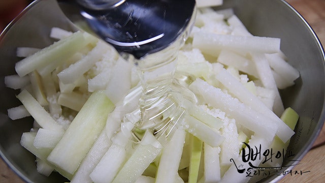 Salt and cure the radish — step photo 2