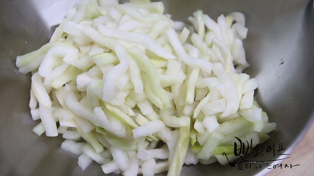 Salt and cure the radish — step photo 2