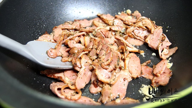 鴨肉を炒める — 手順の写真 2