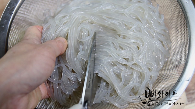 Boil the glass noodles — step photo 2