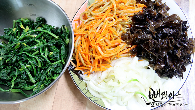 Stir-fry the ingredients — step photo