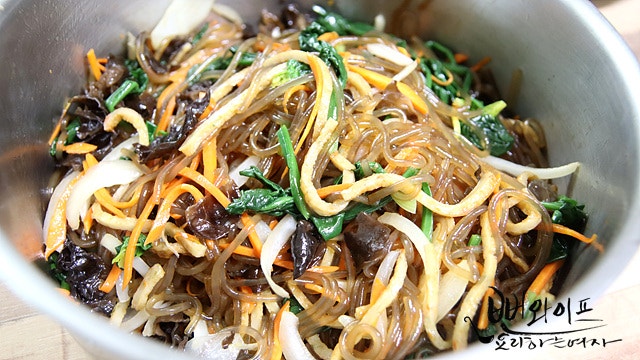 Toss the japchae — step photo 2