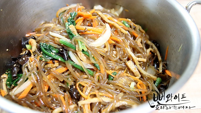 Toss the japchae — step photo 2