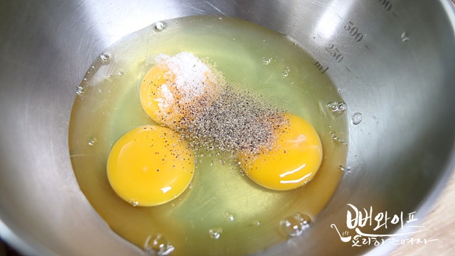 Beat the eggs — step photo 1