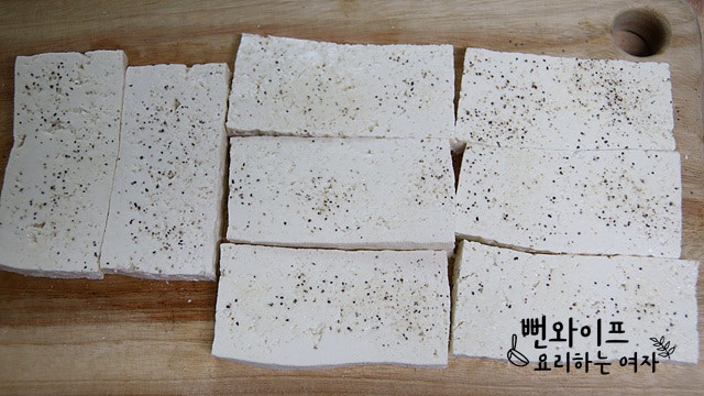 豆腐の下味と水切り — 手順の写真