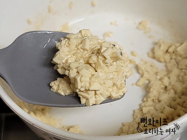 豆腐を炒める — 手順の写真