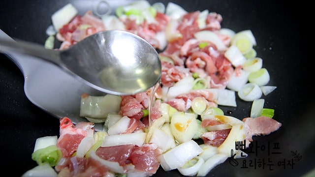 Stir-fry the ingredients — step photo 2