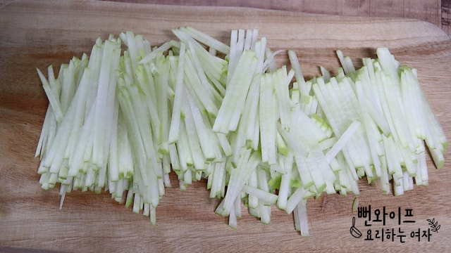 Cut the ingredients — step photo 1