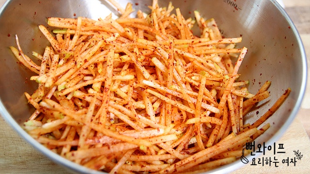 Add seasoning and toss — step photo 2