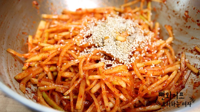 Add seasoning and toss — step photo 1