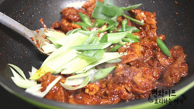 Stir-fry the pork — step photo 1
