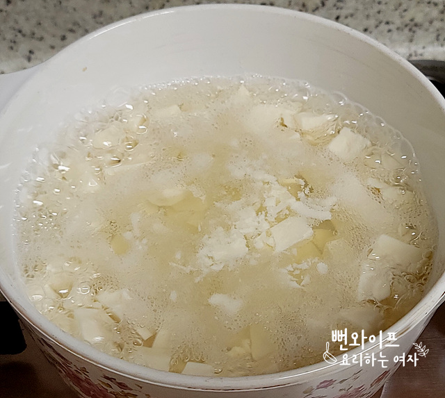 絹ごし豆腐を下ゆでする — 手順の写真