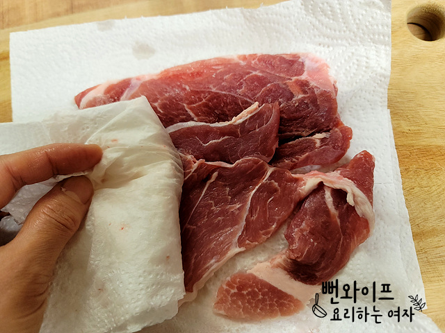 肉の下処理と味付け — 手順の写真 1