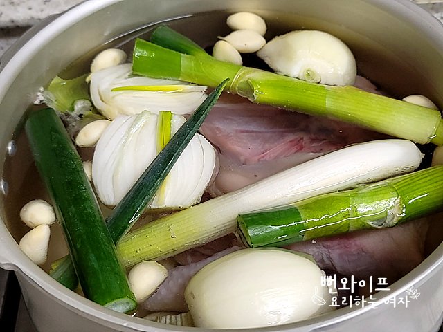 Boil the chicken — step photo 2