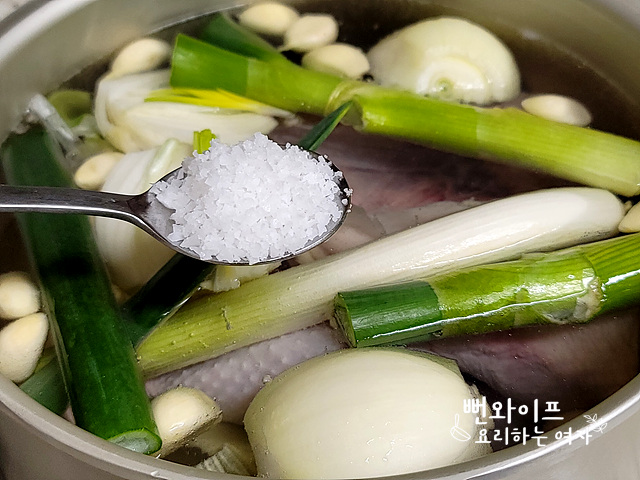 Boil the chicken — step photo 1