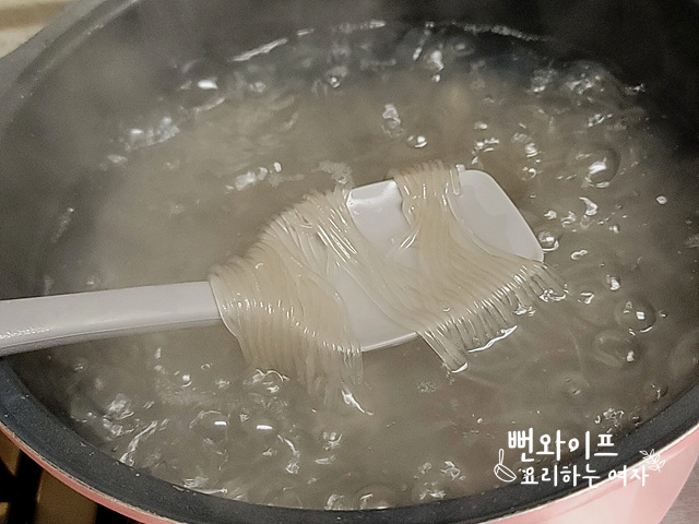 Boil the glass noodles — step photo