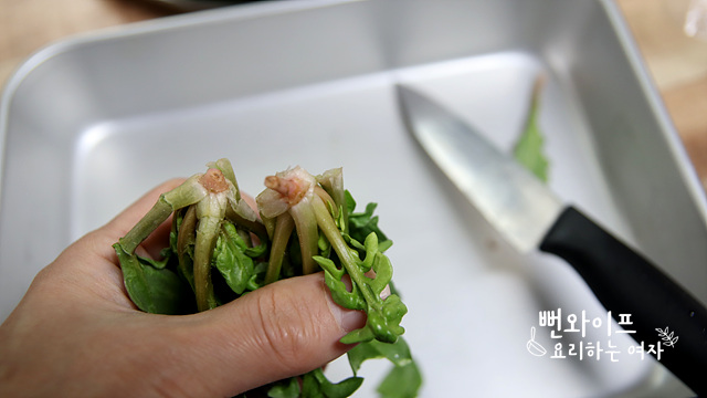 Trim and wash the spinach — step photo 1