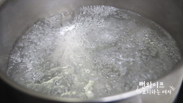 Blanch the spinach — step photo 2