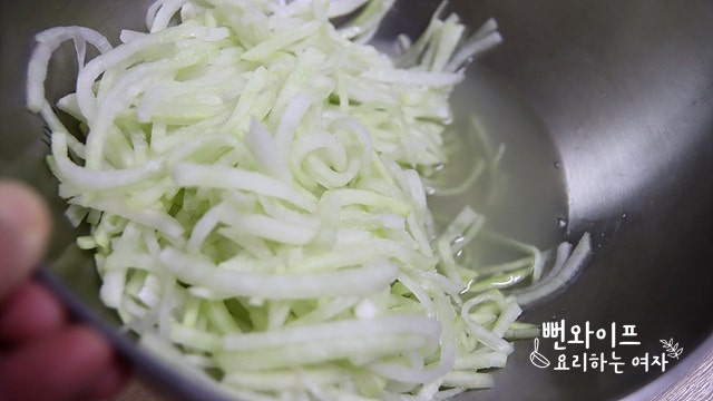 Salt the radish — step photo 2